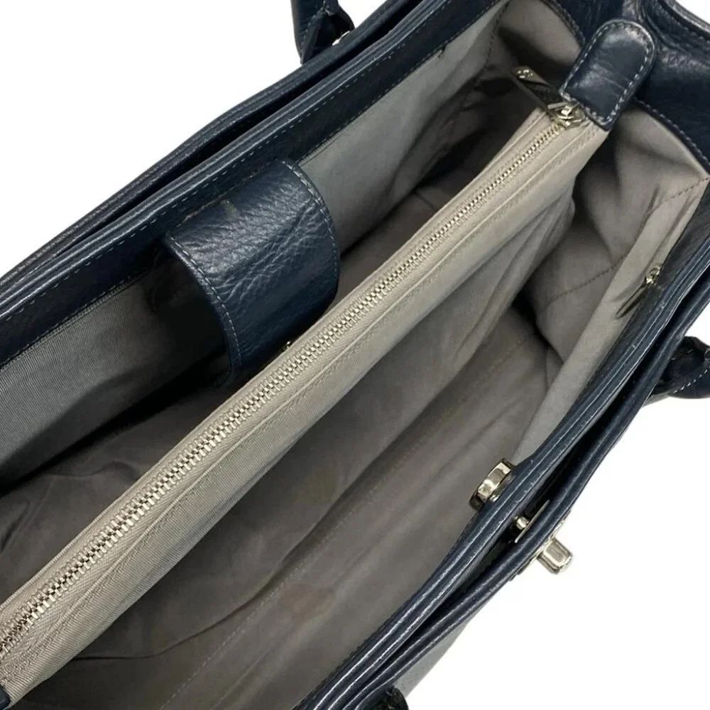 CHANEL Executive Tote Line - Blue Grained Calf Leather Tote Bag - Picture 9 of 14